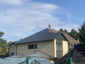 Rekonštrukcia strechy farskej budovy Makov